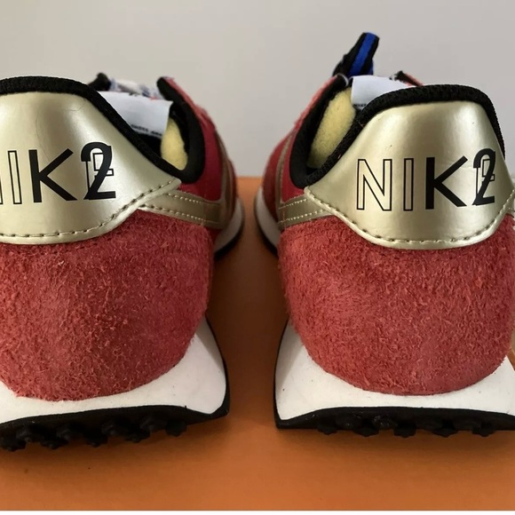 Nike Waffle Trainer 2 - K2 Basecamp Himalayas — US 10.5 Red & Gold — BRAND NEW - Picture 8 of 11